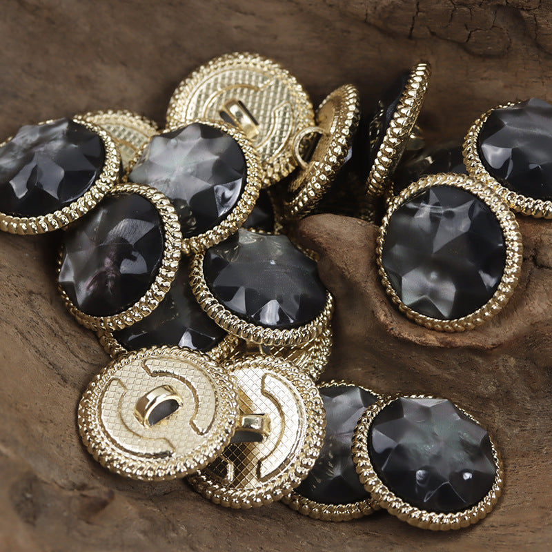 Goldene Spitzenkante Resin-Buttons mit Diamantmuster, 18–23 mm, schwarz