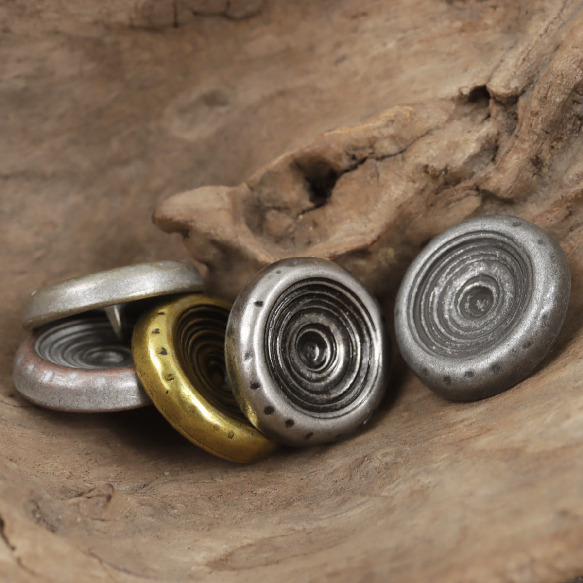 Metal shank buttons, bowl-shaped spiral fronts in pewter and bronze tones (10pcs)