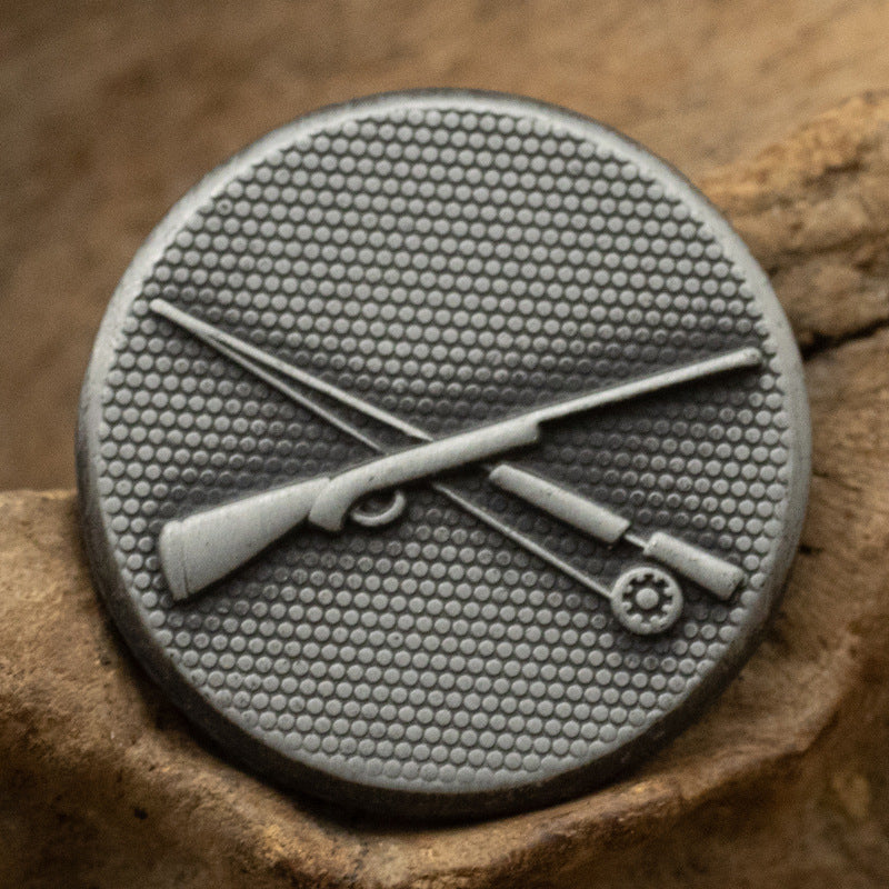 Gun hunting metal button, crossed rifles design on black nickel finish