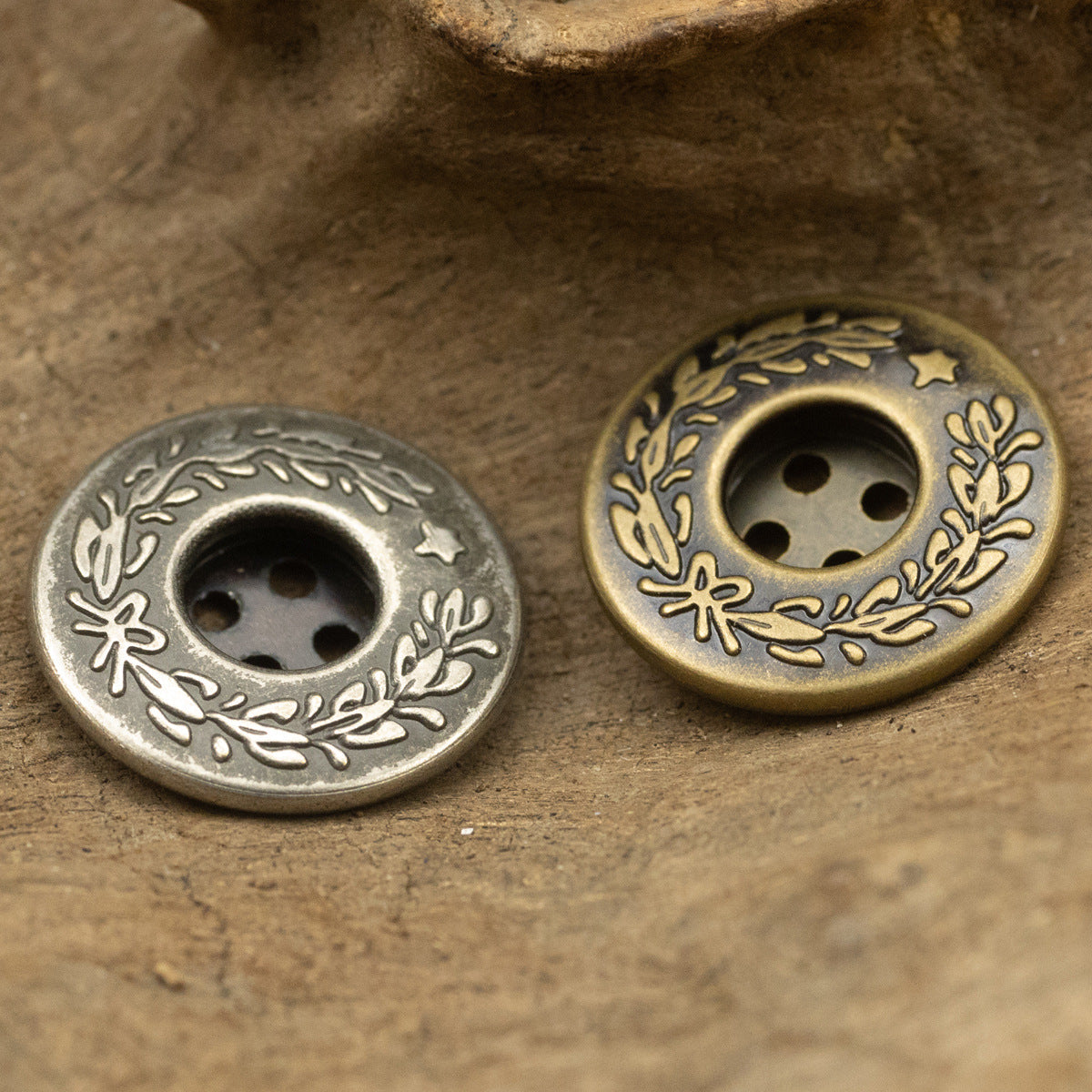 Close-up laurel element button, 4-hole design, black nickel metal finish