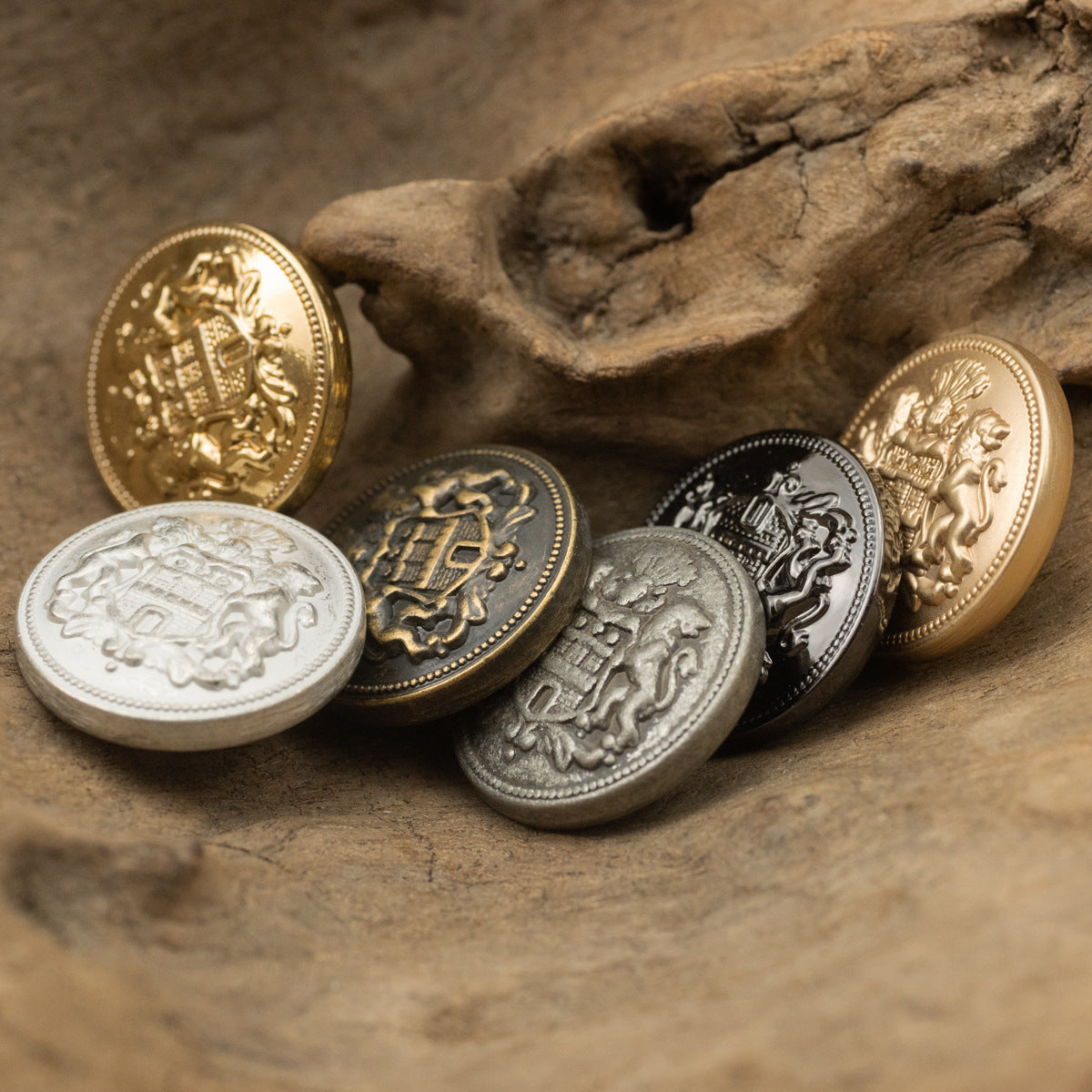 Lion-Crown Metallknöpfe mit Löwenwappen, 6 Stück in Gold-, Silber- und Dunkelbronze-Tönen