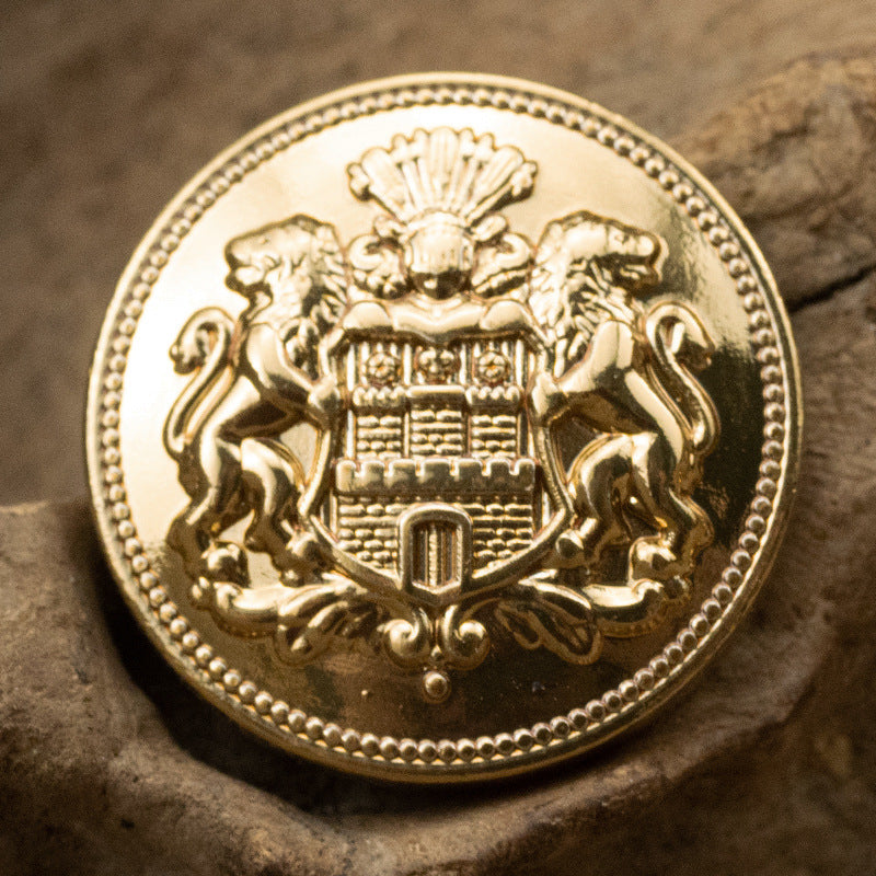 Glanzgoldener Lion-Crown Metallknopf mit Löwenwappen, rundem Zierperlenrand