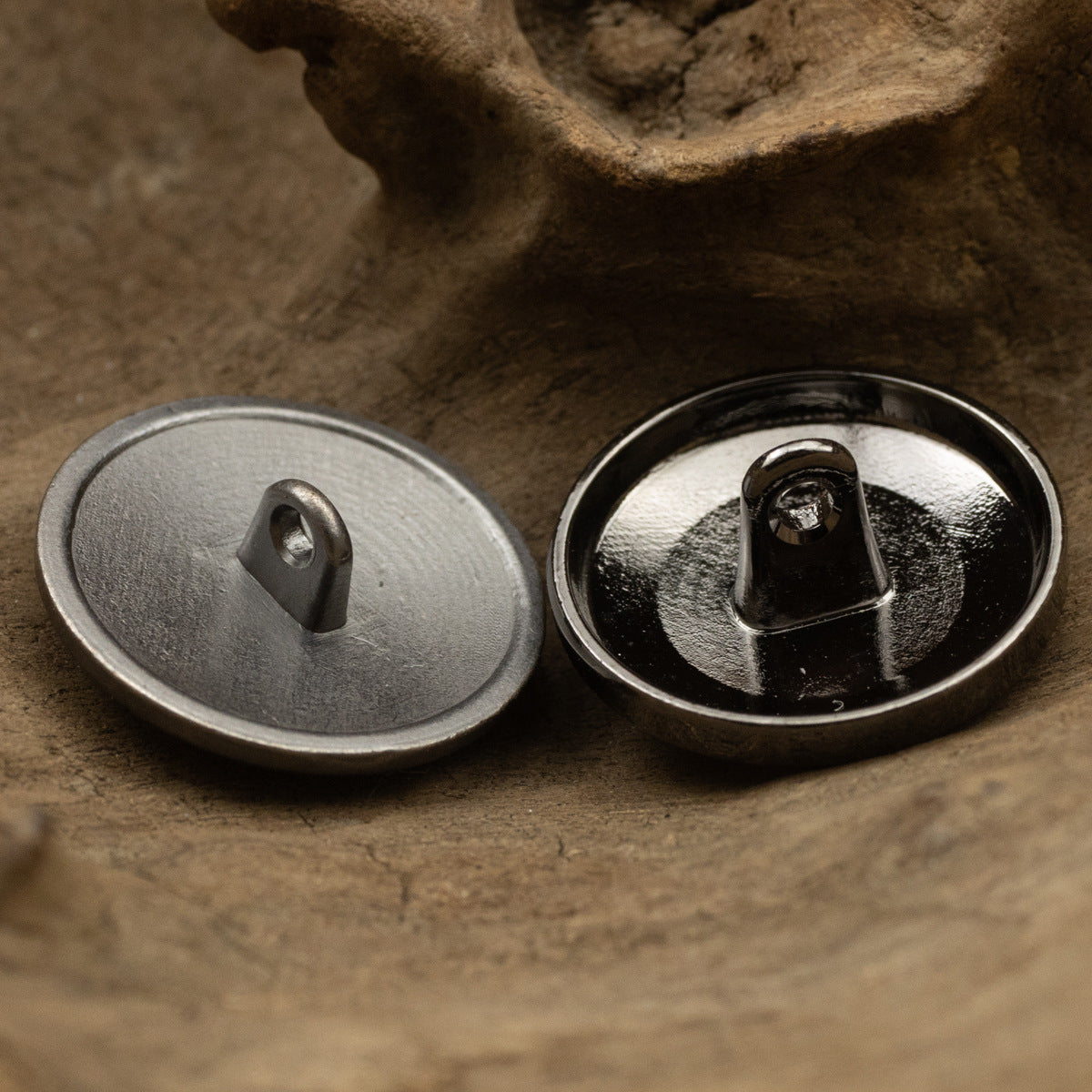 Metal shank button back, black nickel finish, round 20mm