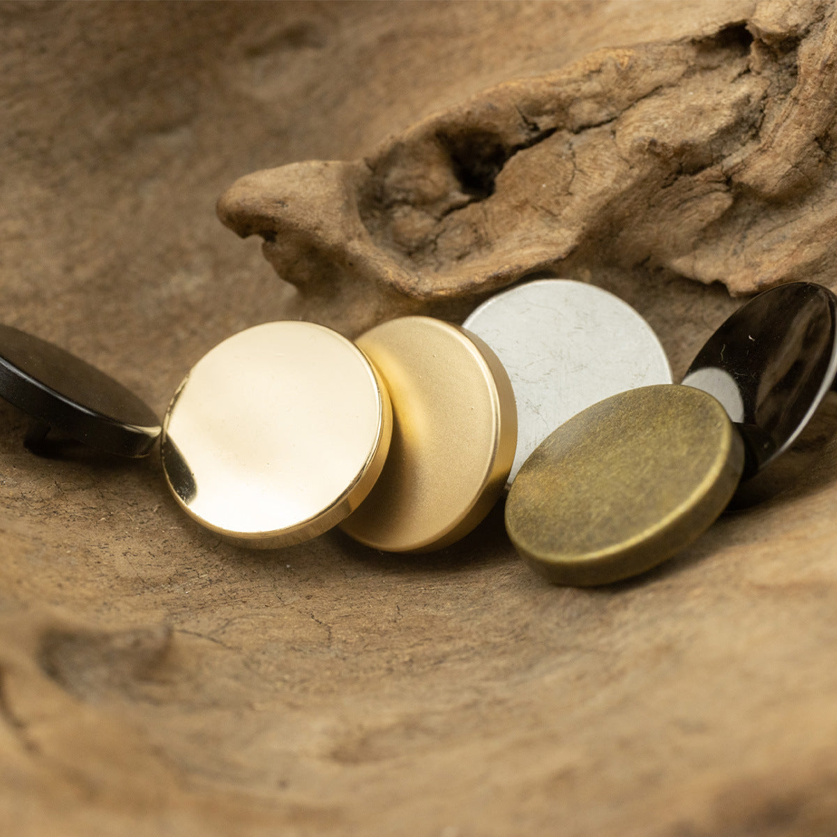 Round metal flat buttons with shank in mixed finishes: polished gold, matte gold, silver, bronze, black