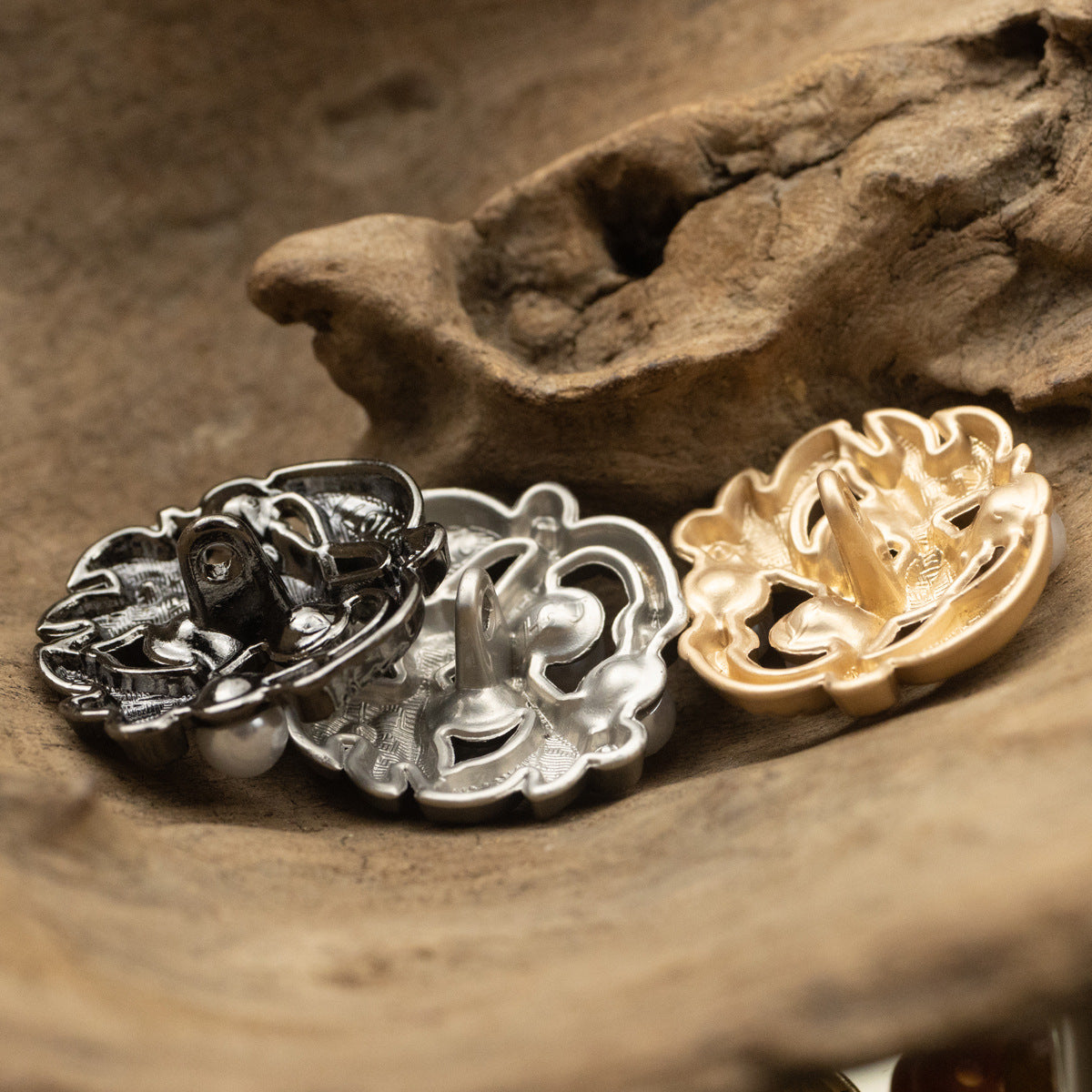 Leaf-and-pearl diamond-inlaid metal buttons, gold and silver tones