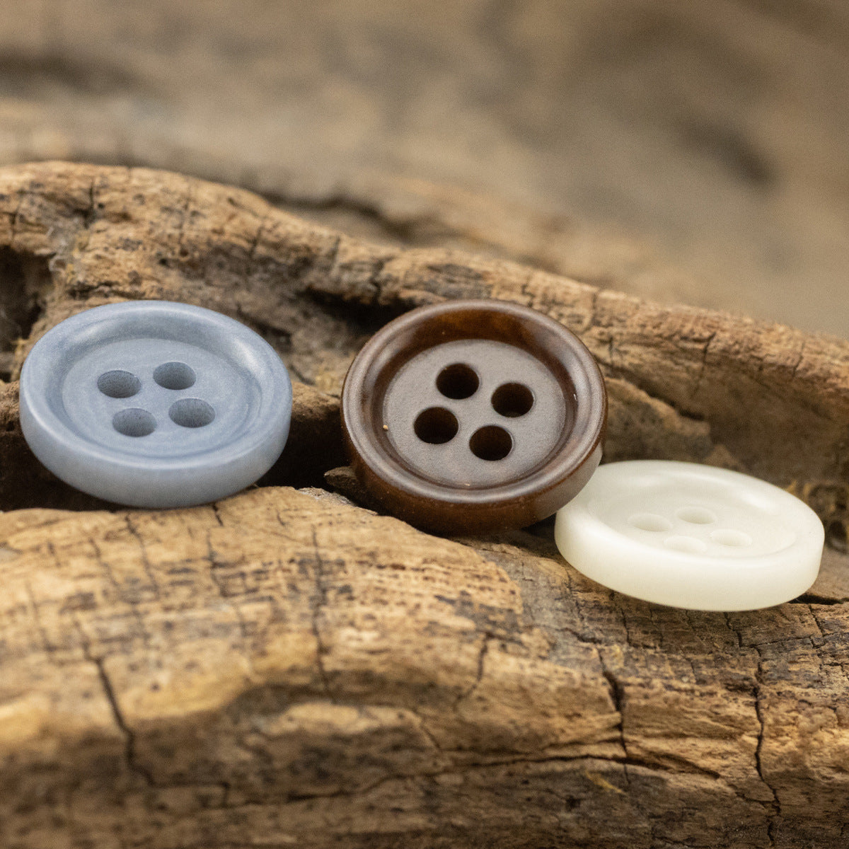 3 runde Tagua-Nussknöpfe, 4 Löcher: graublau, braun, cremeweiß