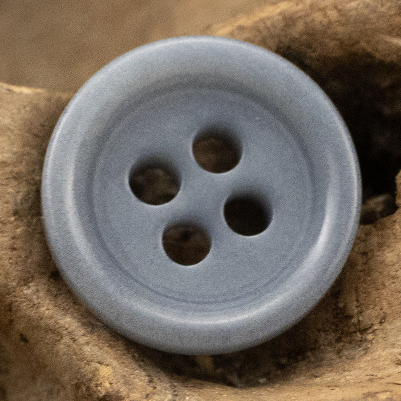 Graublauer runder Tagua-Nussknopf, 4 Löcher