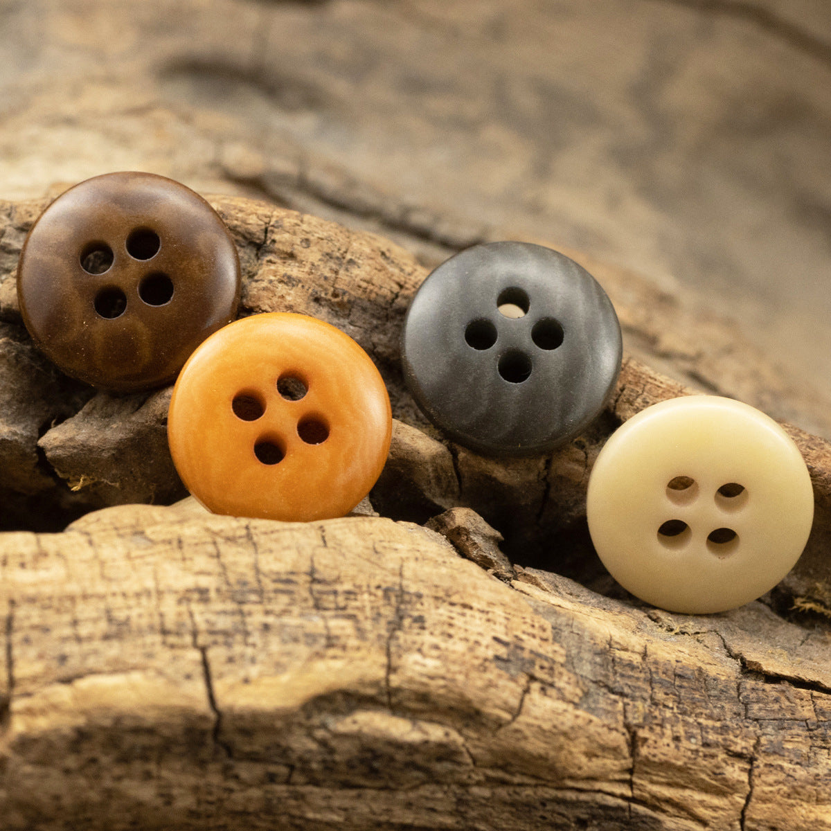 Flache 4-Loch-Buttons: braun, orange, grau und creme, 11.5/12.5 mm