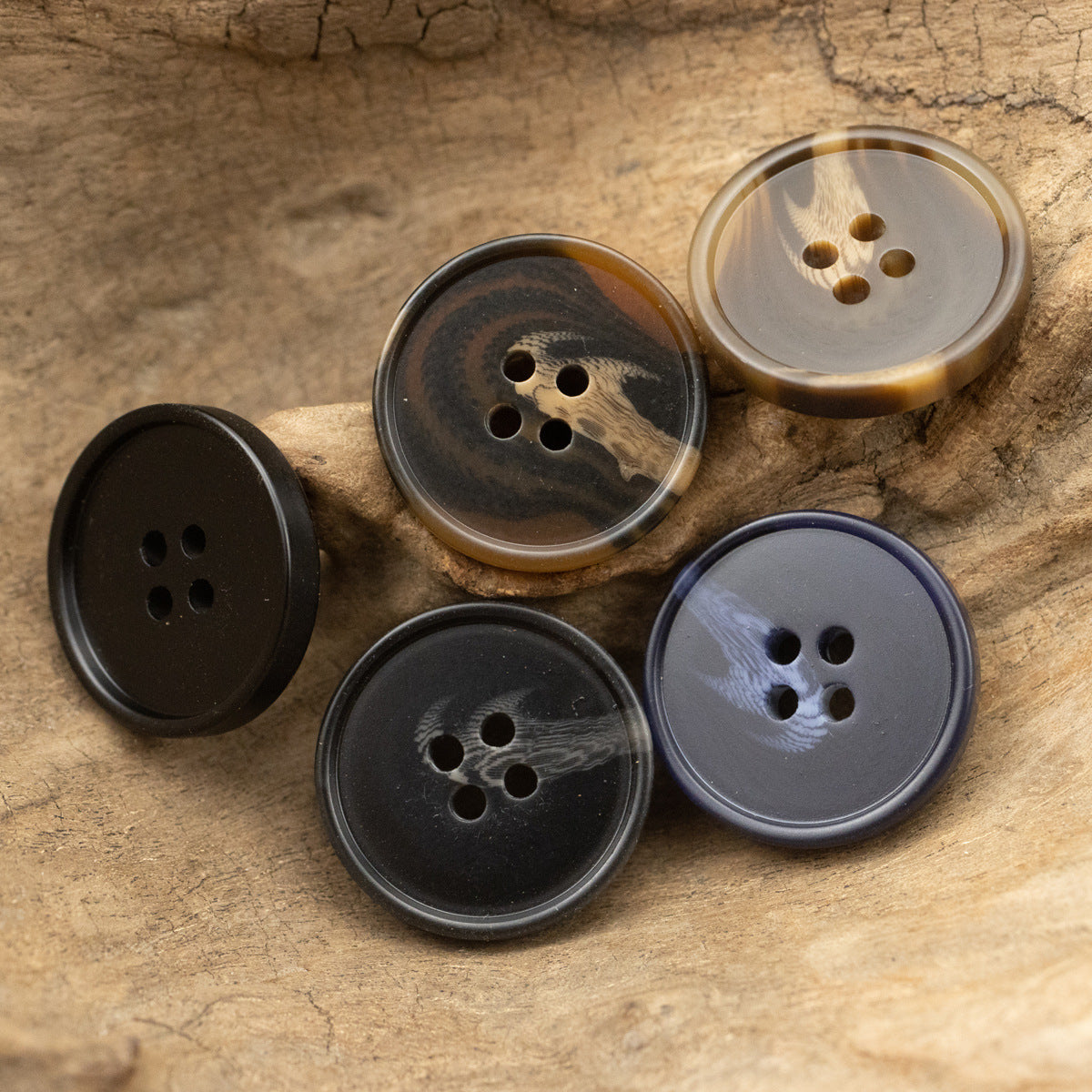 Four-hole round resin coat buttons, dark tiger stripe look, mixed colors