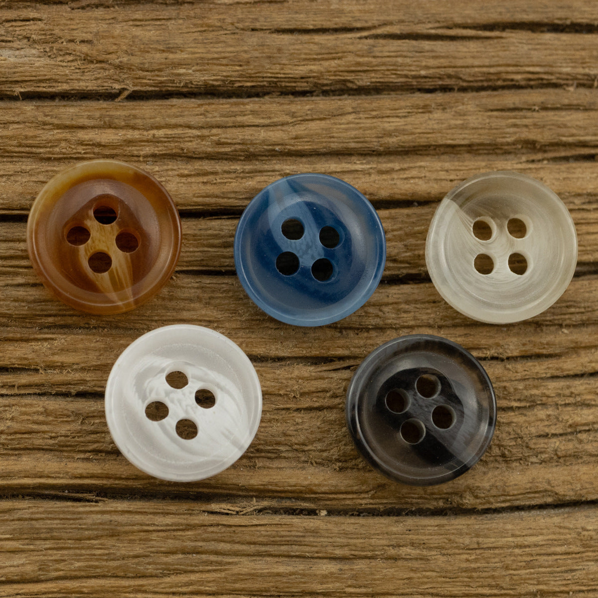 Glänzende transluzente Resin-Knöpfe, 4 Löcher, gemischte Farben (6 Stück)