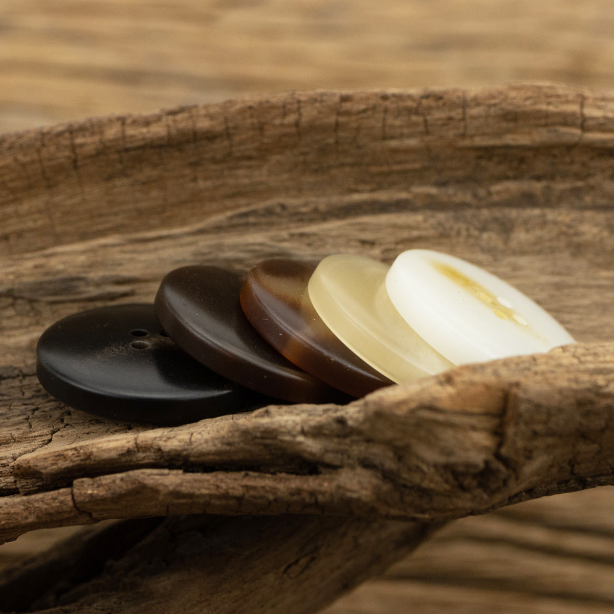 Round resin coat buttons with imitation horn texture in dark brown and cream shades