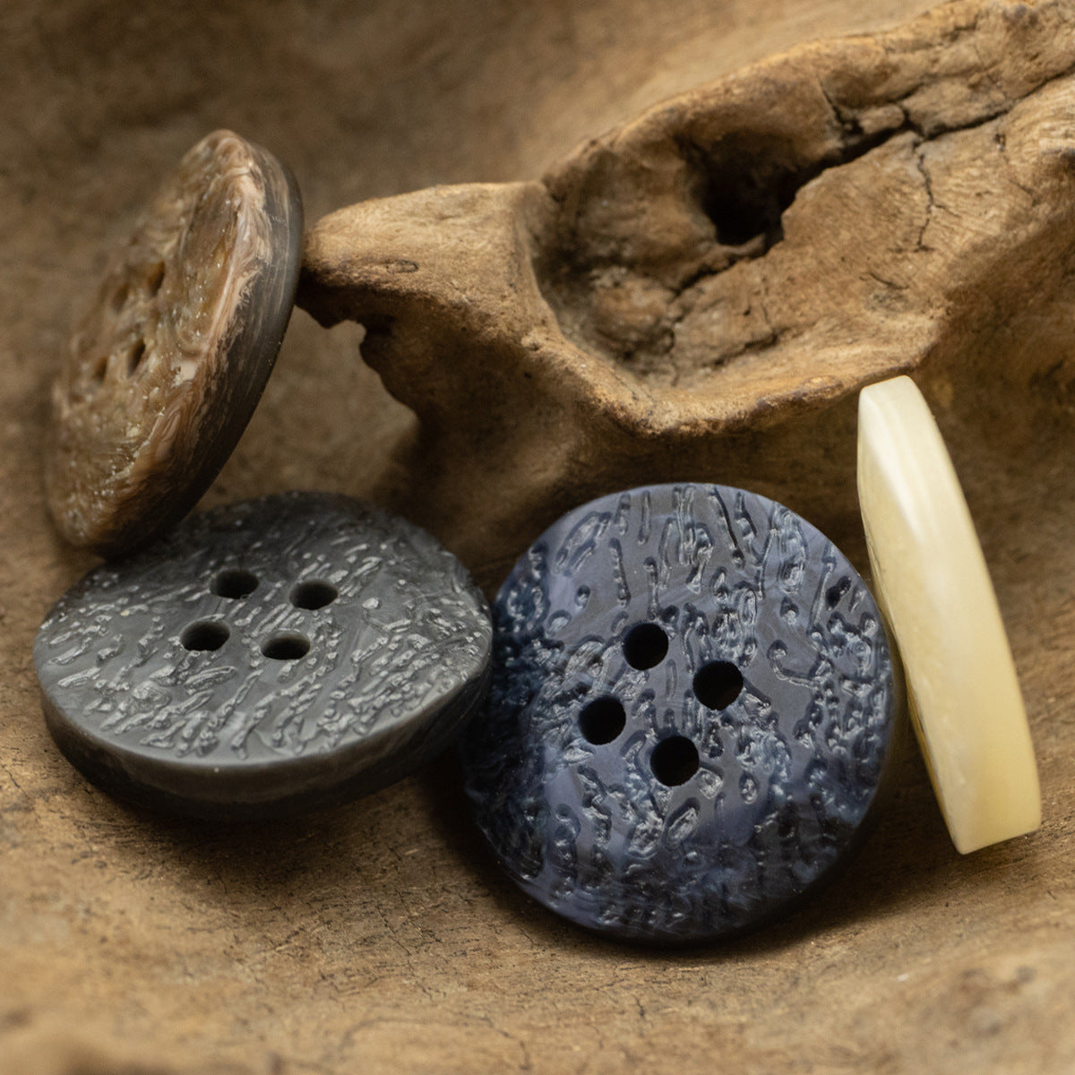Irregular-texture flat resin coat buttons, round 4-hole set in dark blue and cream