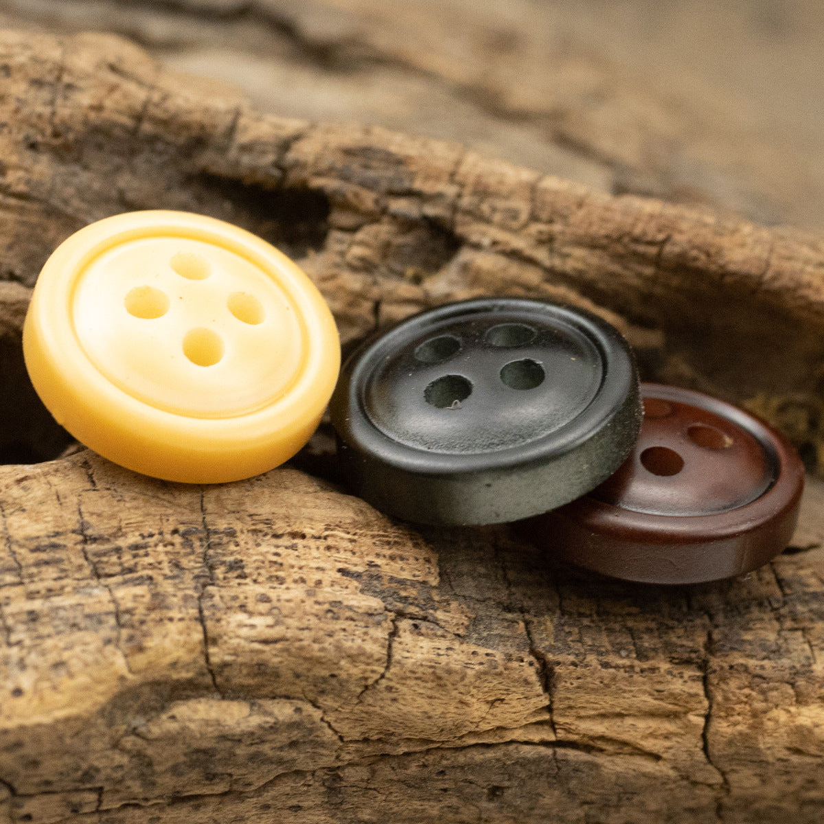Resin-Knöpfe 4-Loch: hellorange, dunkelgrau und braun, 11,5 mm