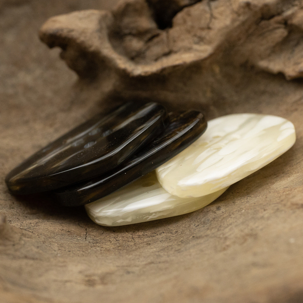 Glossy resin coat buttons, marble texture in off-white and dark, 4-hole faces
