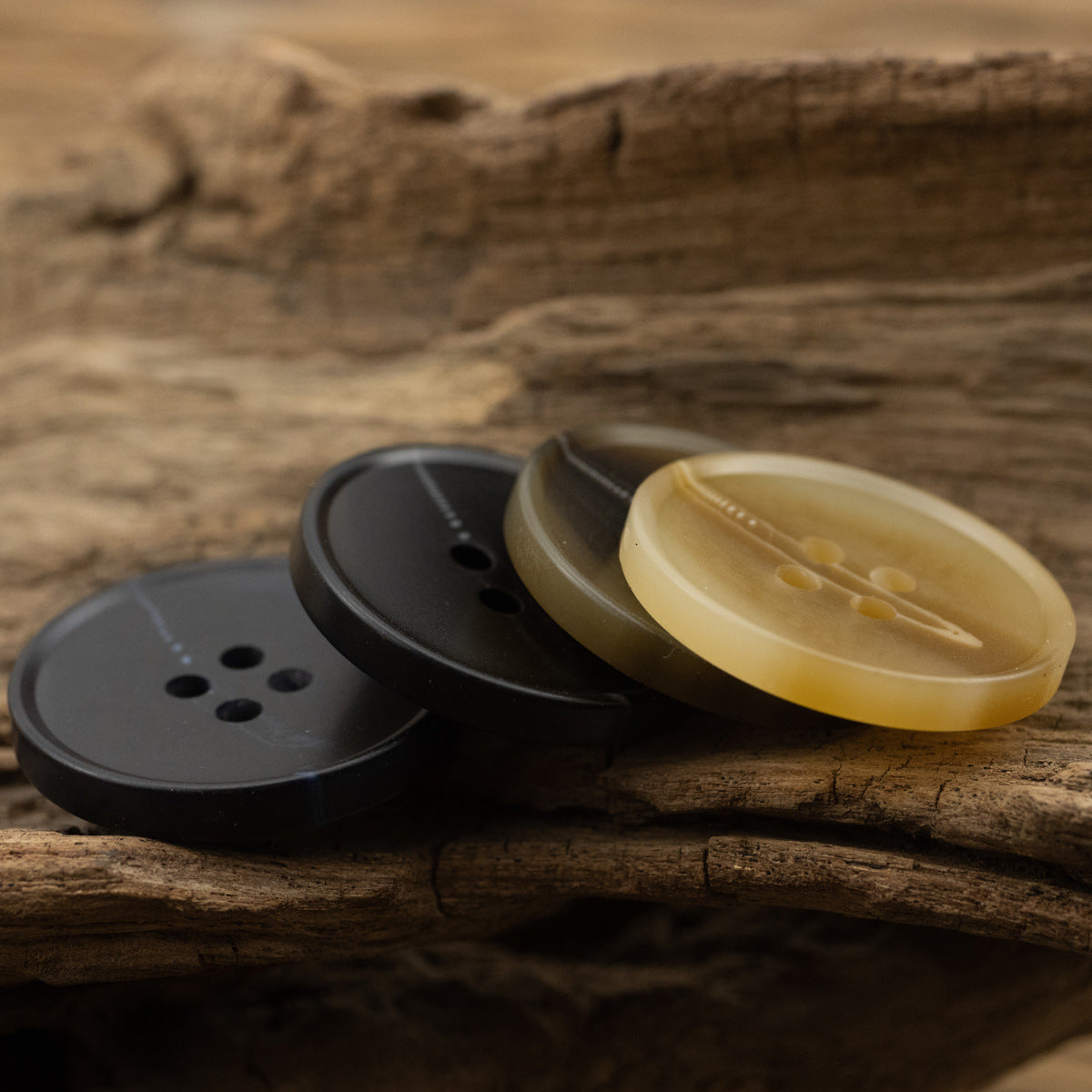 Round resin buttons with river pattern, khaki and dark colors, 4-hole design