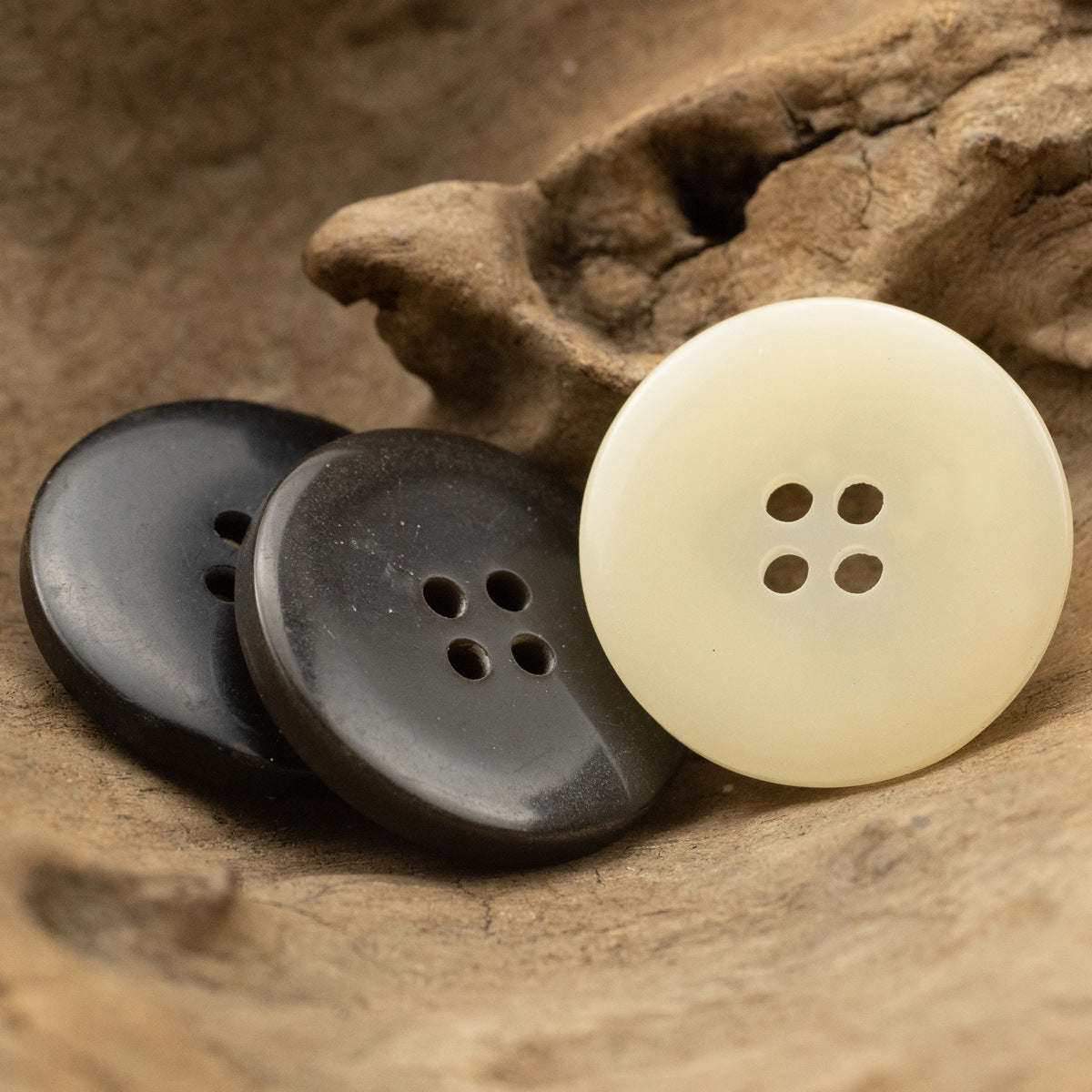 Round resin button set: cream, dark bronze, and black finishes with 4 holes