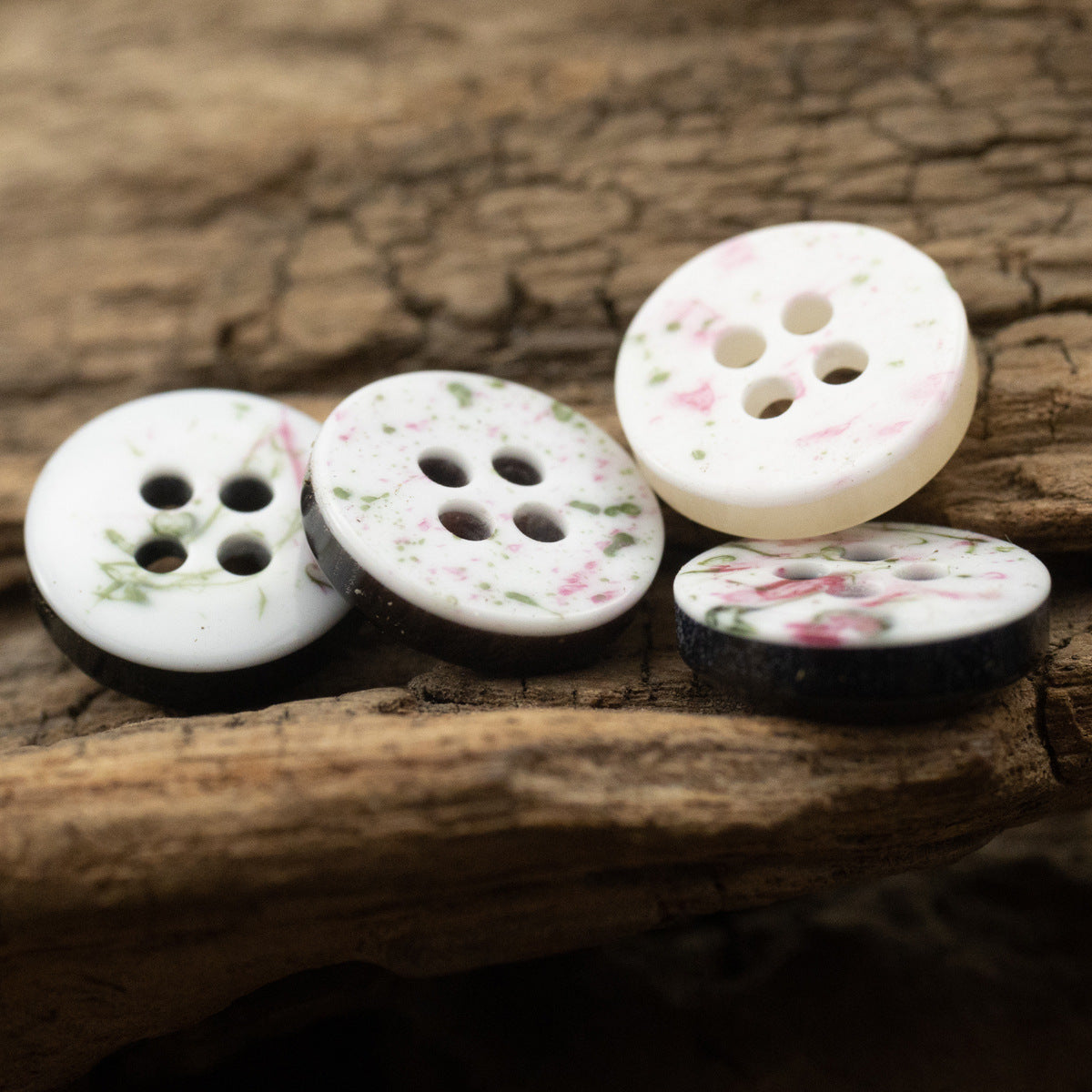 Floral-pattern resin buttons with 4 holes in white, pink, and green tones