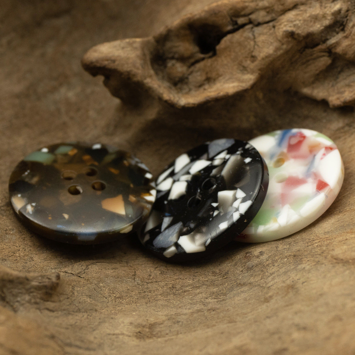 Resin buttons with floral glass pattern: dark, black/white mosaic, and cream tones