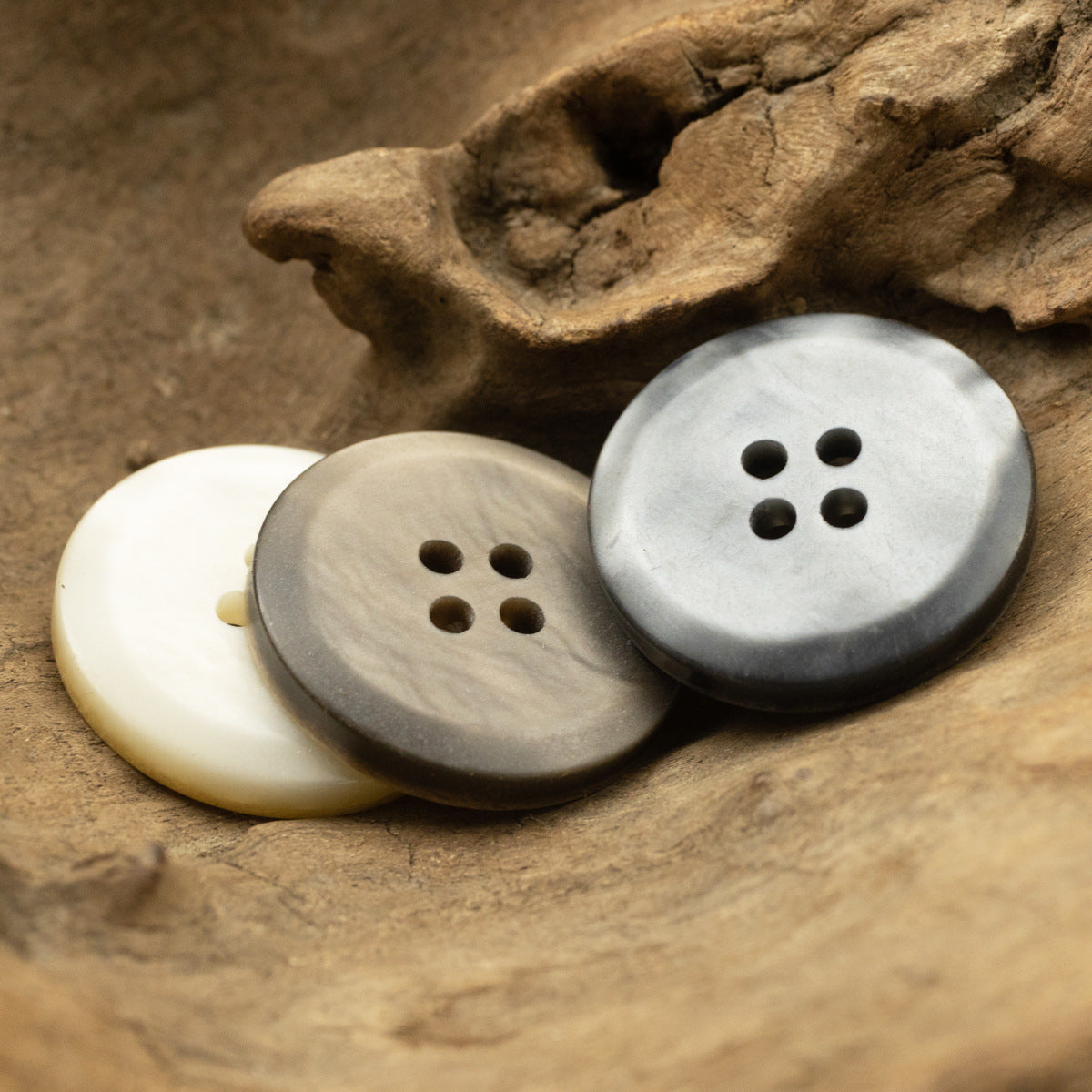 Marble-pattern resin buttons: cream, gray, 4-hole round (20 pcs)