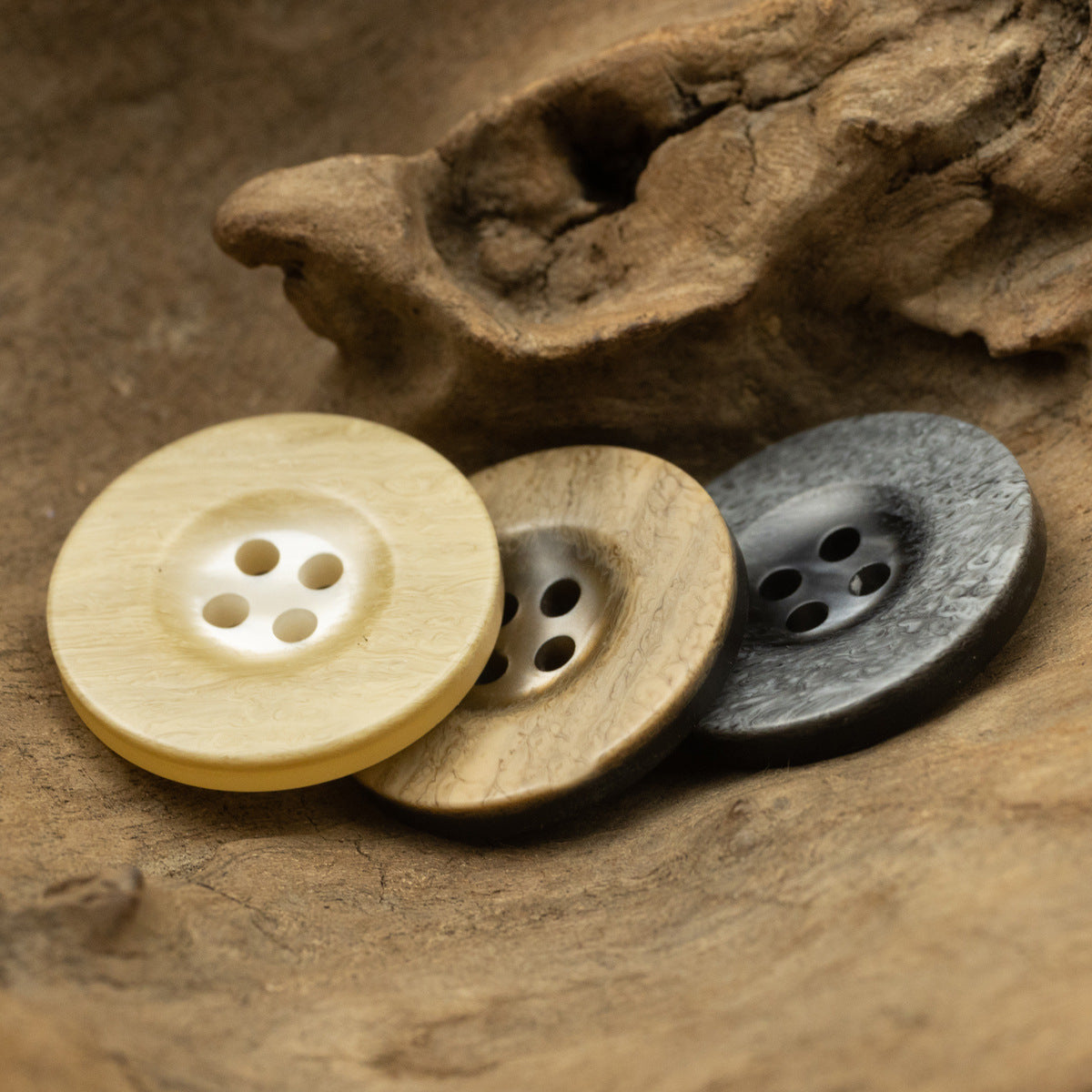 Marble-pattern resin buttons: light yellow, coffee, gray, 4-hole round (20 pcs)