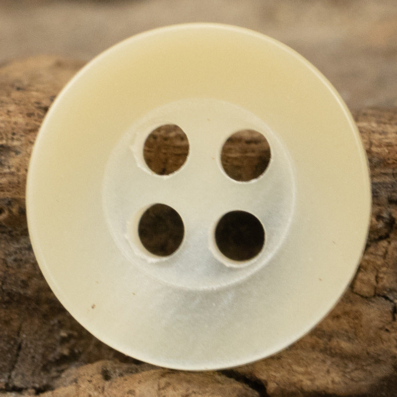 Light yellow resin button, 4 holes, close-up front