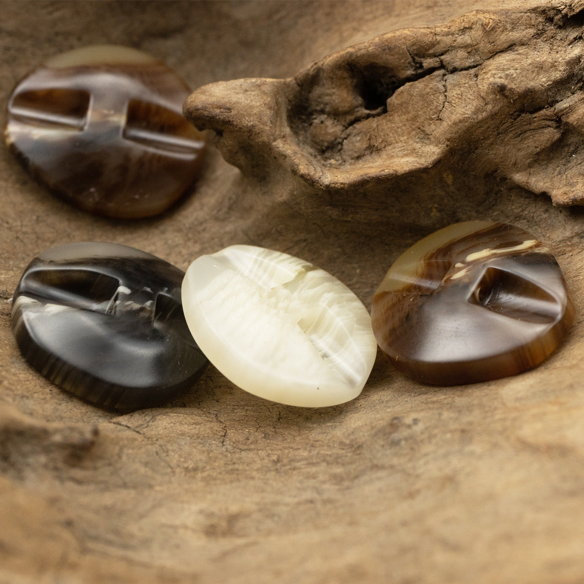 25-30mm Irregular Bowl-Shaped Coffee Resin Coat Buttons 50pcs