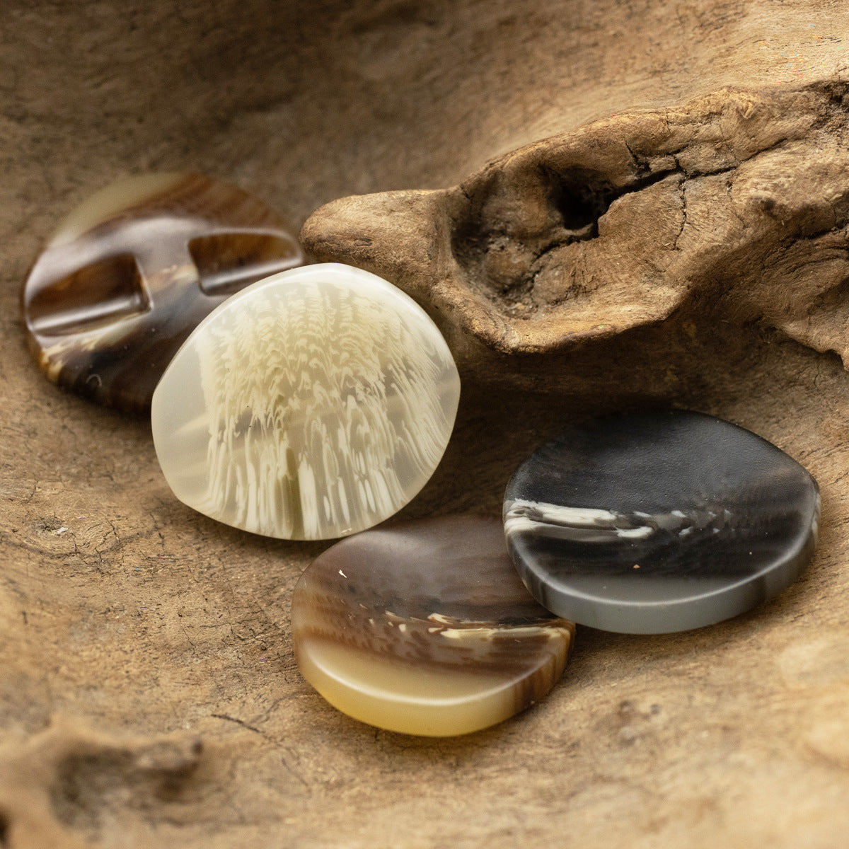 25-30mm Irregular Bowl-Shaped Coffee Resin Coat Buttons 50pcs