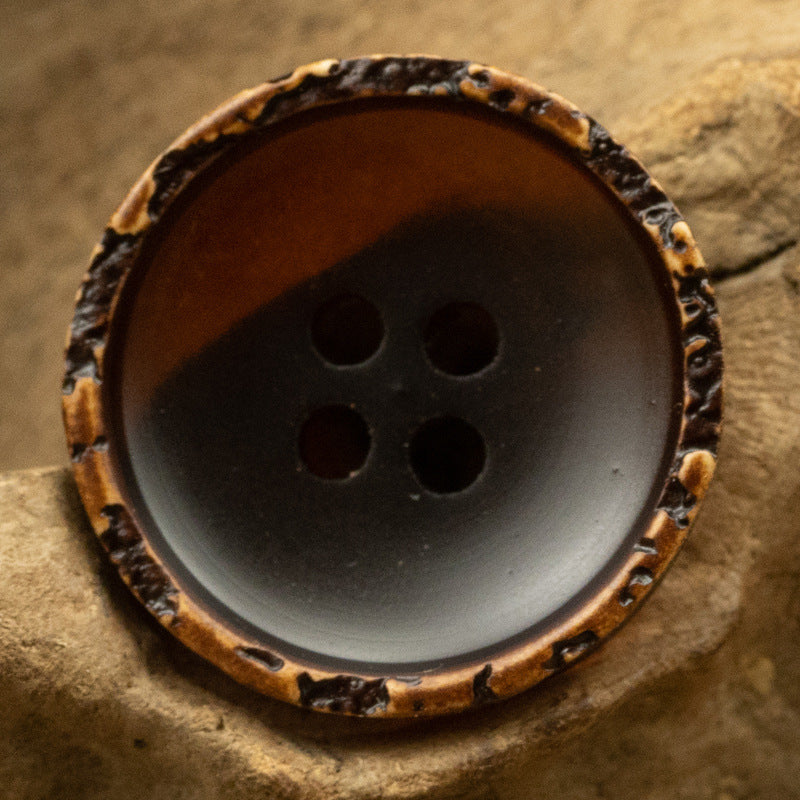 Brauner Resin-Knopf mit gewaschenem Rockrand, 4 Löcher