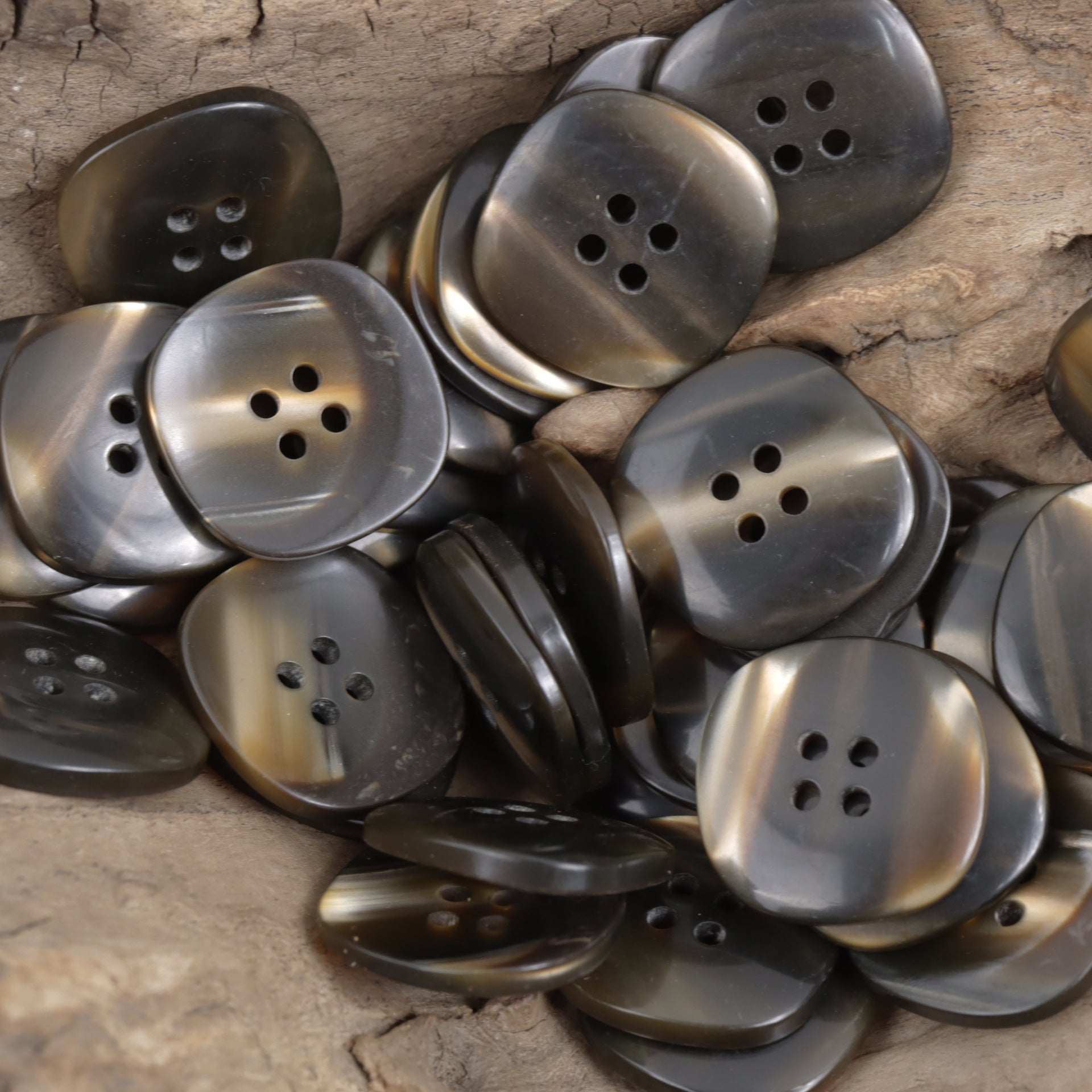 Coffee resin buttons, round with 4 holes, brushed metallic look