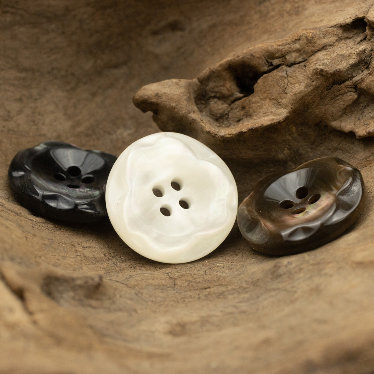 Resin coat buttons, 25mm, four-hole set in white and coffee tones