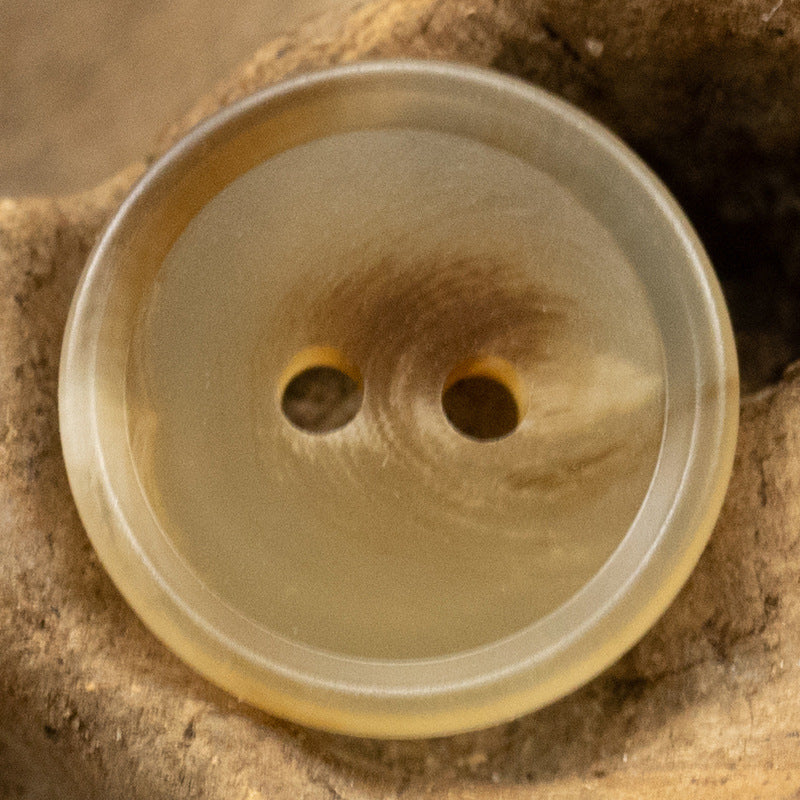 Khakifarbener Resin-2-Loch-Knopf, matt, runde Vorderseite