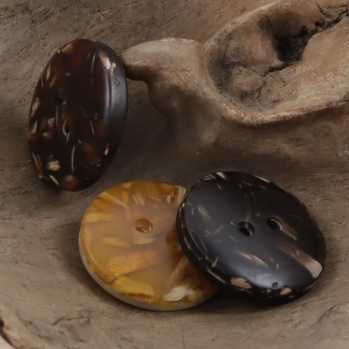 Runde Resin-Knöpfe mit 2 Löchern, dunkelbraun, amberfarbener Bicolor-Effekt