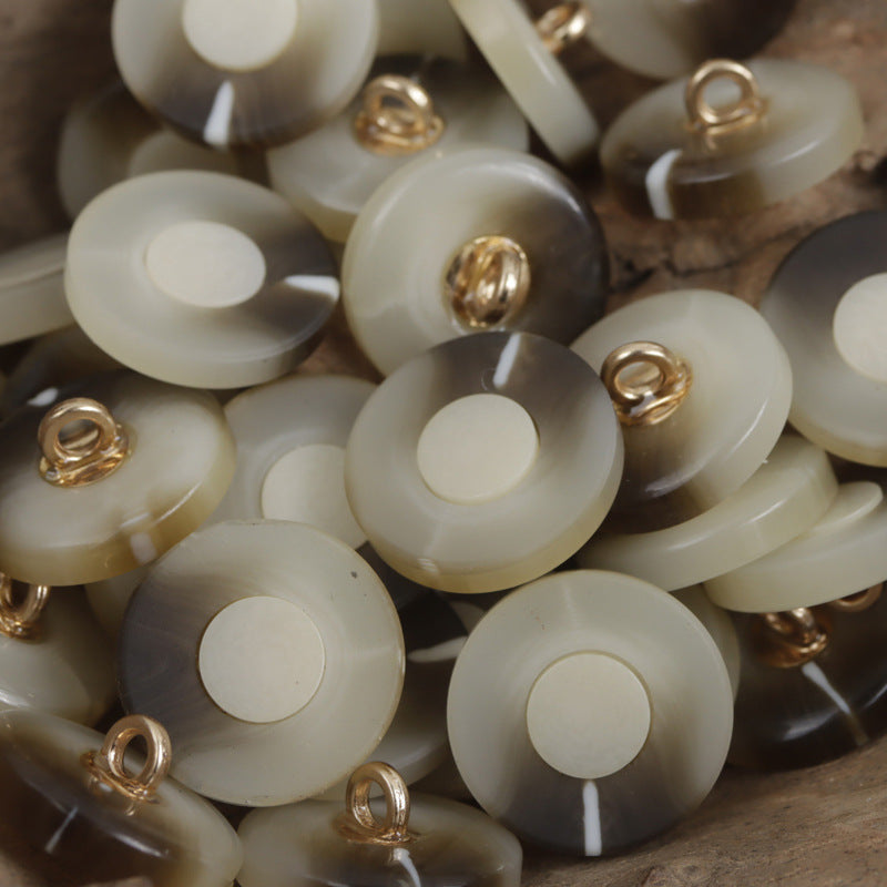 Frosted beige resin buttons, 15–25mm, round with gold-tone shanks, 10pcs