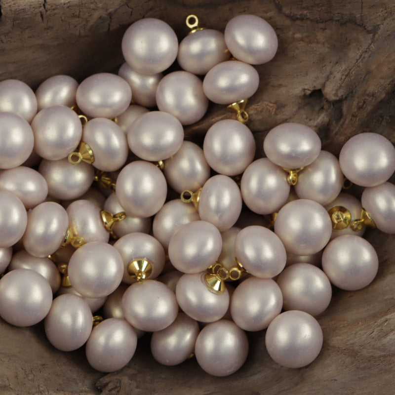 Helllila runde Harzknöpfe für DIY-Ohrringe mit goldfarbenen Ösen (Kugelform)