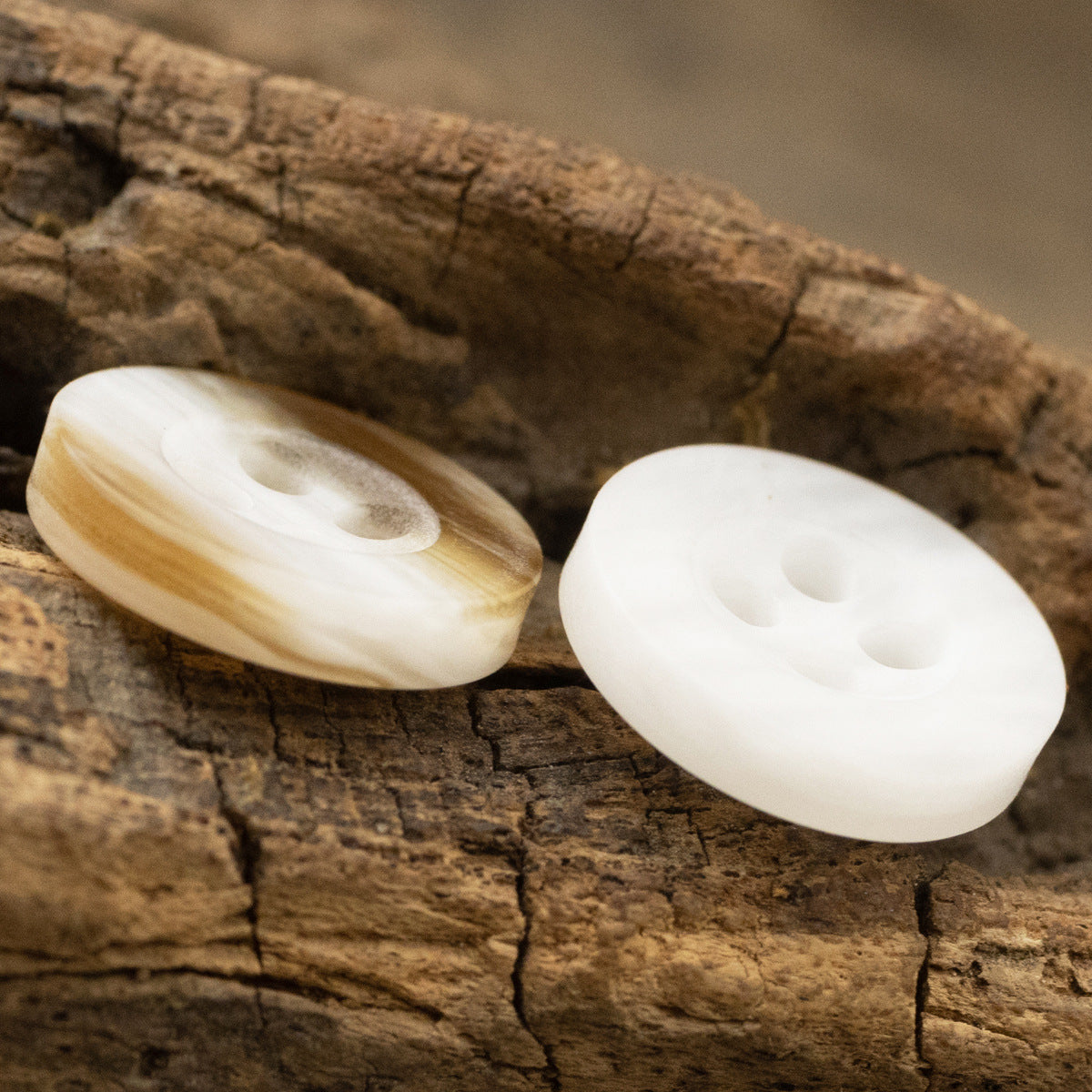 11.5MM Wide-Edged White Wood Grain Resin Buttons for Zen Clothing 50pcs