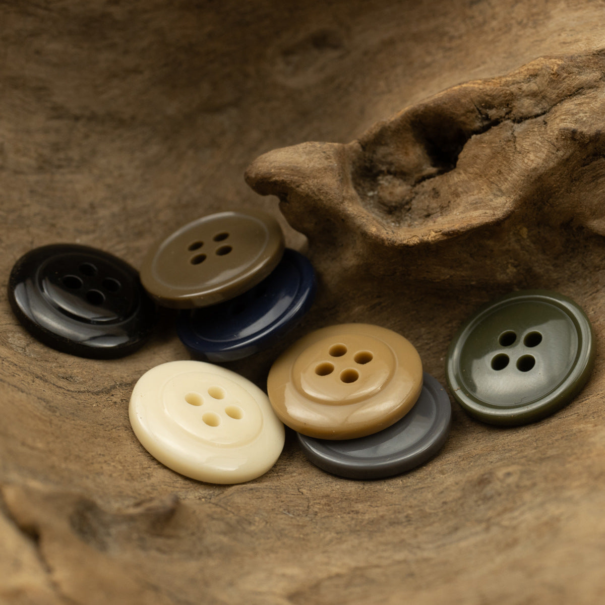 Runde 4-Loch-Resin-Knöpfe: creme, beige, navy, schwarz und olivgrün