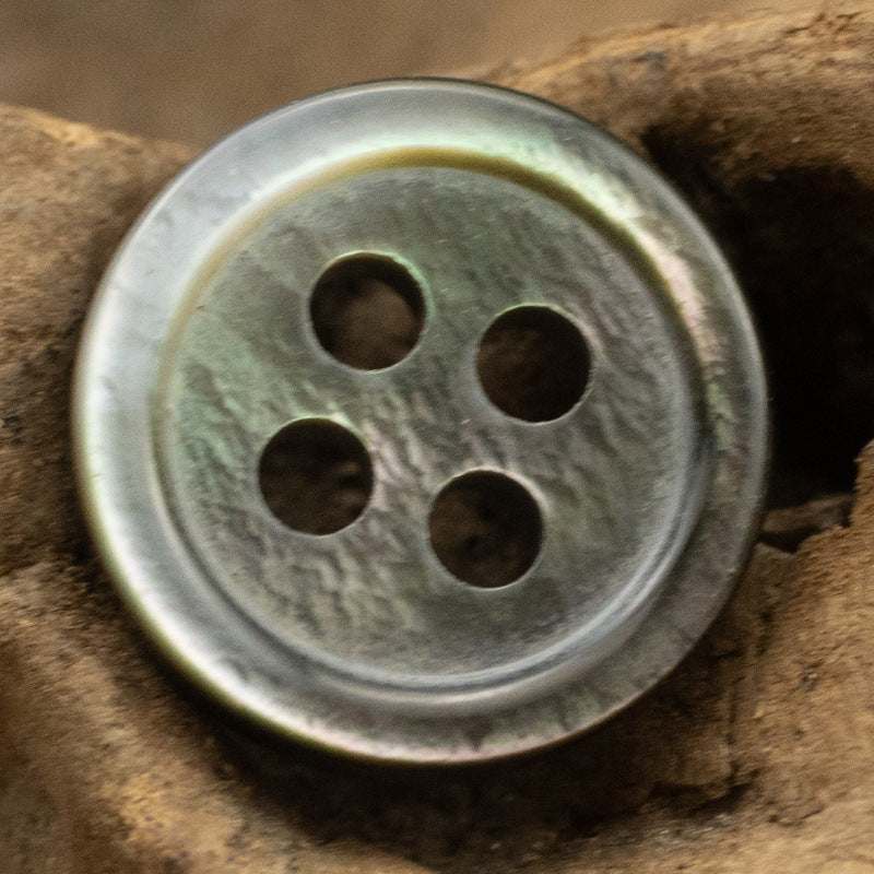 Single 11.5mm four-hole shell button, silver-gray with warm rim