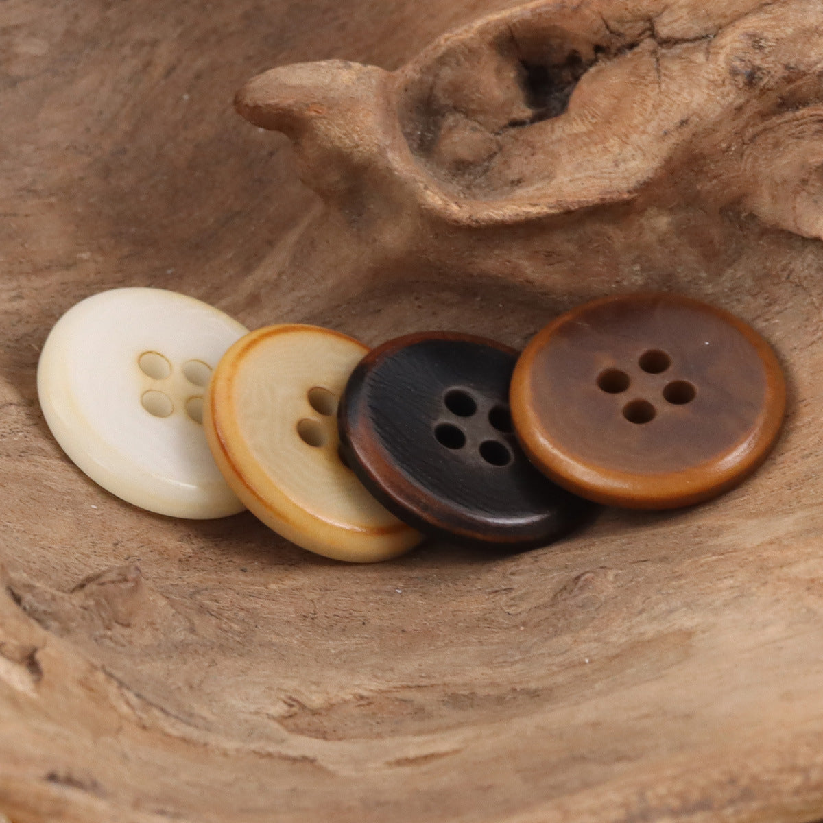 Caramel palm fruit buttons with flame-like edges; mixed cream, light yellow, dark brown and black