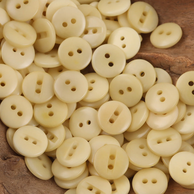 2-hole fruit buttons, light yellow buttons with two holes