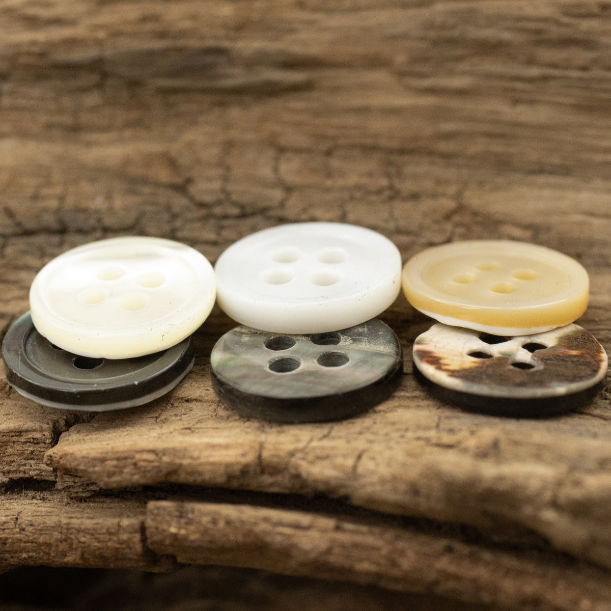 Shell buttons, round 11.5mm, 4-hole—white, dark gray, and brown tones (10-pack).