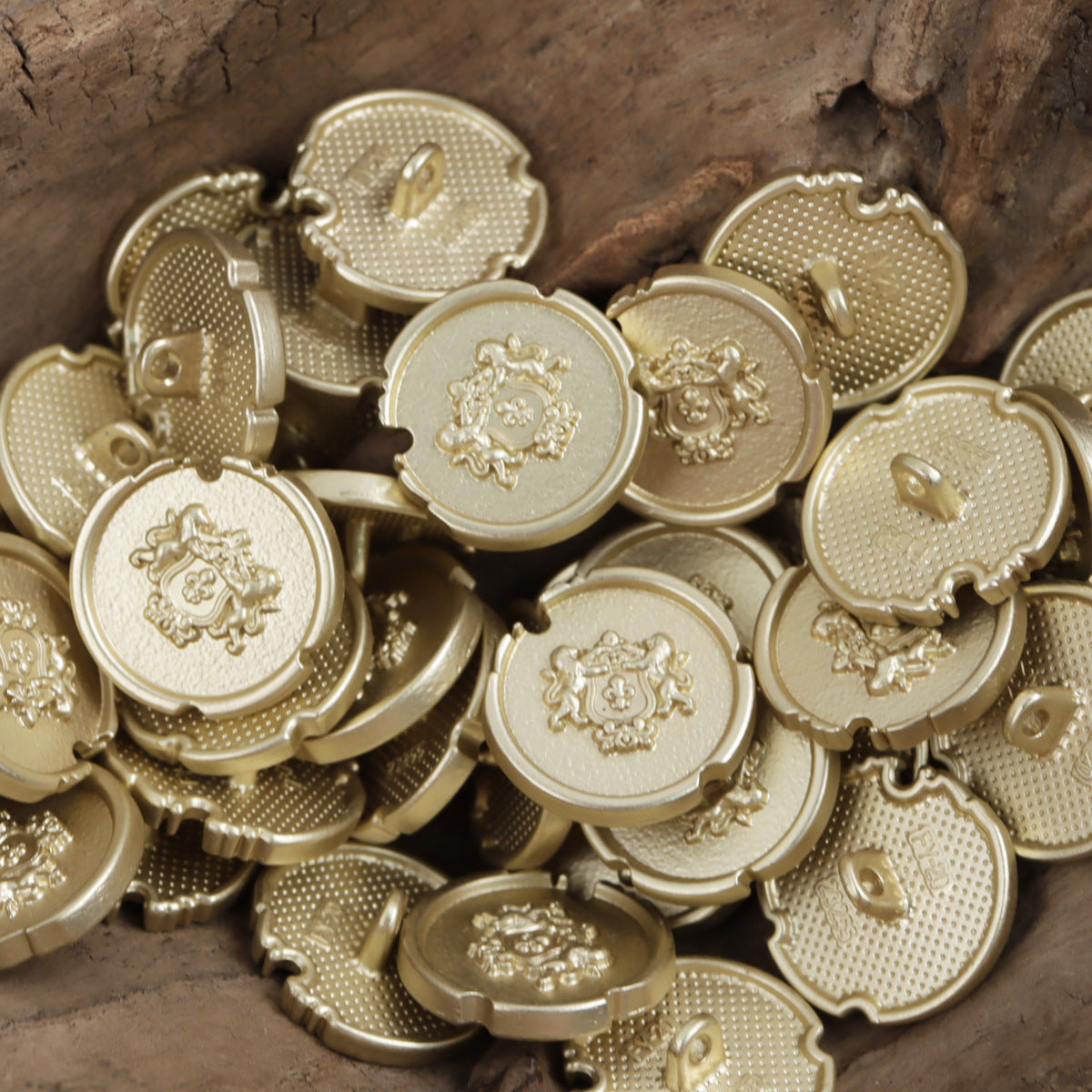 Set of gold broken notch lion shield metal buttons, round shield design