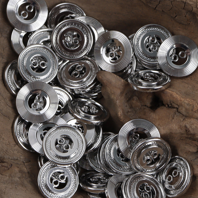 Silberfarbene 15mm Metallknöpfe mit geometrischem Muster und 2 Nählöchern