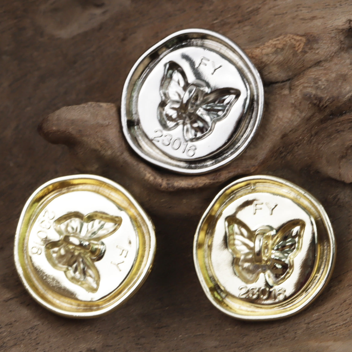 Schmetterlings-Metallknöpfe mit Griffen: silber und gold, runde Knöpfe (3 Stück)