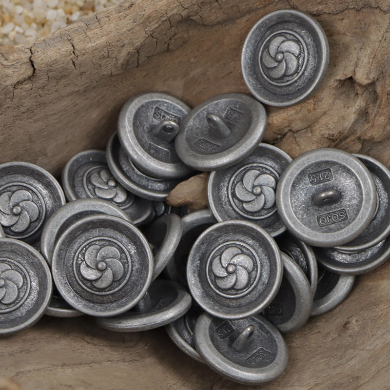 Runde Vintage Camellia Metallknöpfe mit Stiel, mehrere silberfarbene Knöpfe