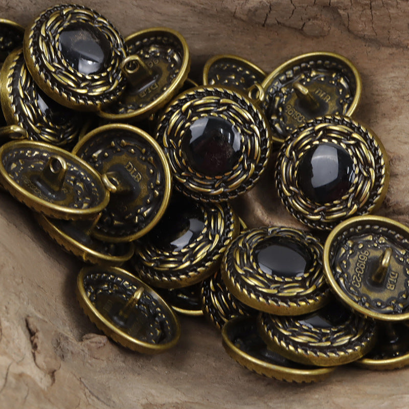 Mixed bronze and black-silver metal buttons, braided border and dark center