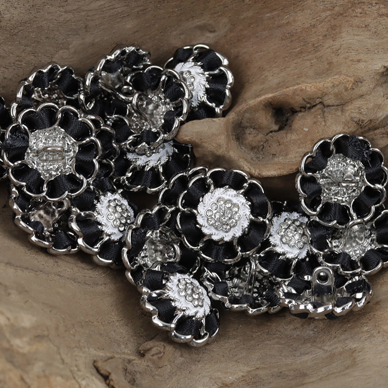 Hydrangea-Dekoknöpfe mit Strass, schwarze Schleifenblüten mit silberfarbener Metallfassung