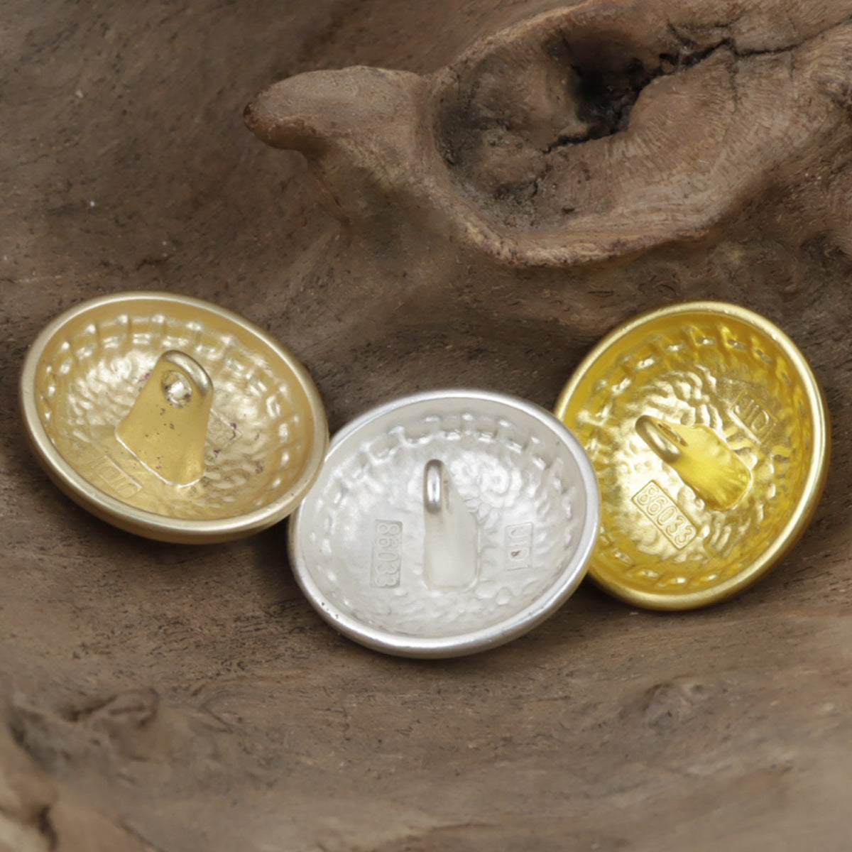 Metal buttons with snakeskin pattern, gold color round front, set of 10