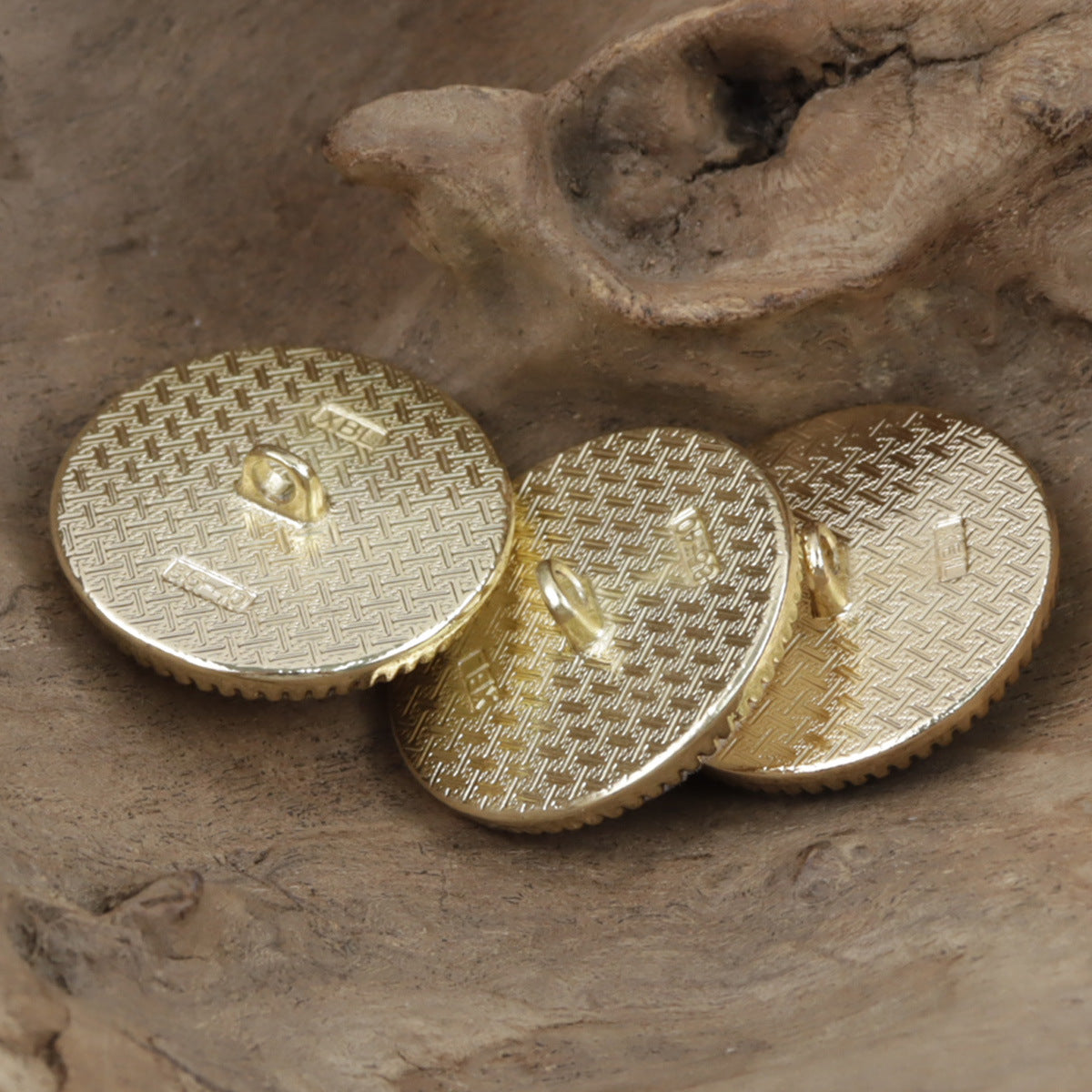 Runde Metallknöpfe mit Rautenmuster, goldfarben, mit Befestigungsöse