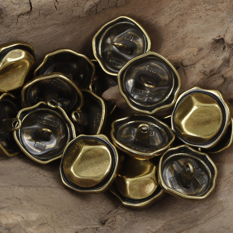 Goldfarbene „Little Sun“ Metallknöpfe, Zinklegierung, Stielrückseiten mit Prägung