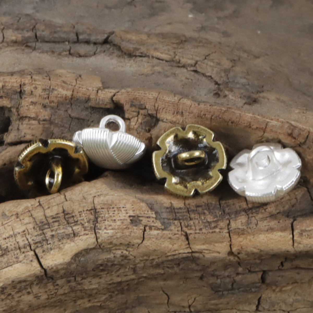 10-mm Metallknöpfe, silber- & bronzefarbene Rippenoptik, mit Öse